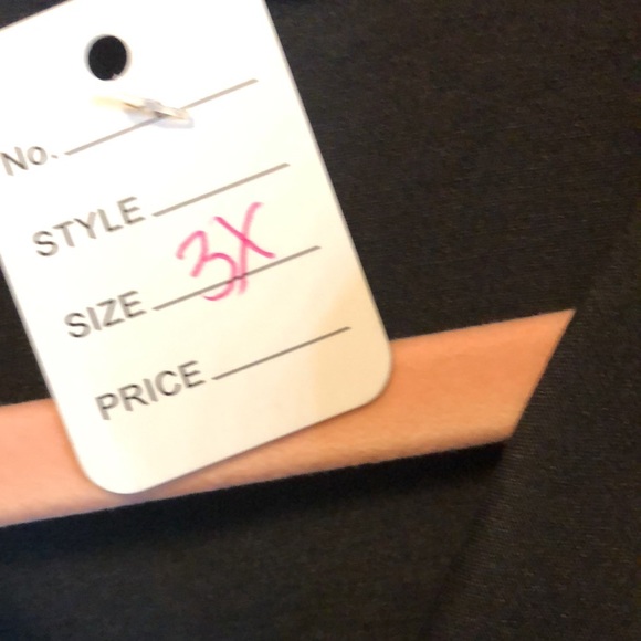 A Casual dress shirt or dress long sleeves - Picture 4 of 4